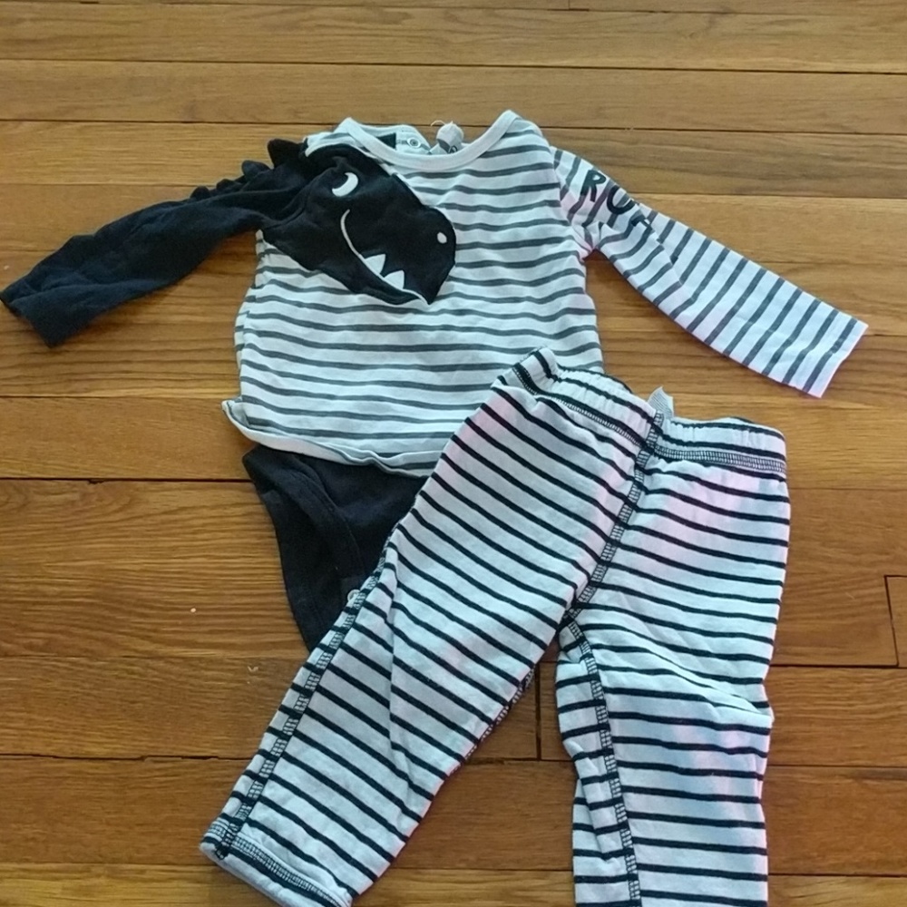 **3 for $10** Carter's dinosaur onsie outfit